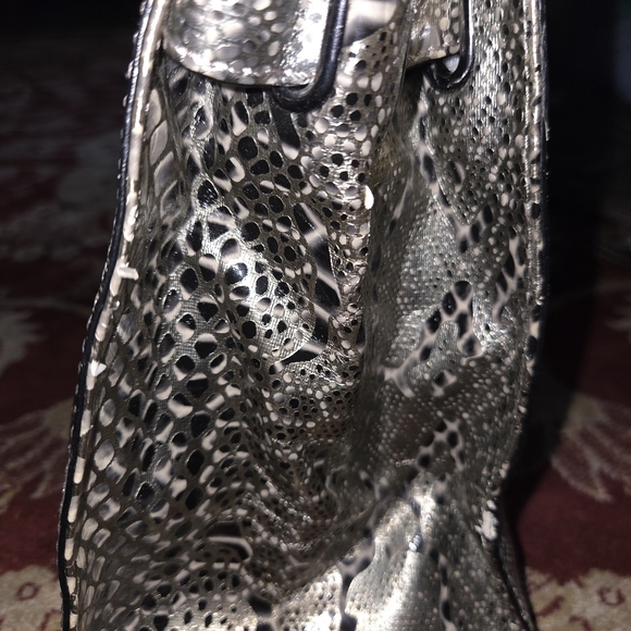 Guess Handbag - Picture 3 of 4